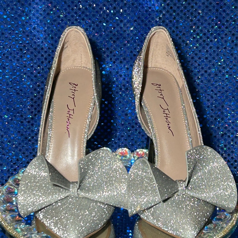 Betsey Johnson Sparkling Silver Bow Heels Size 9